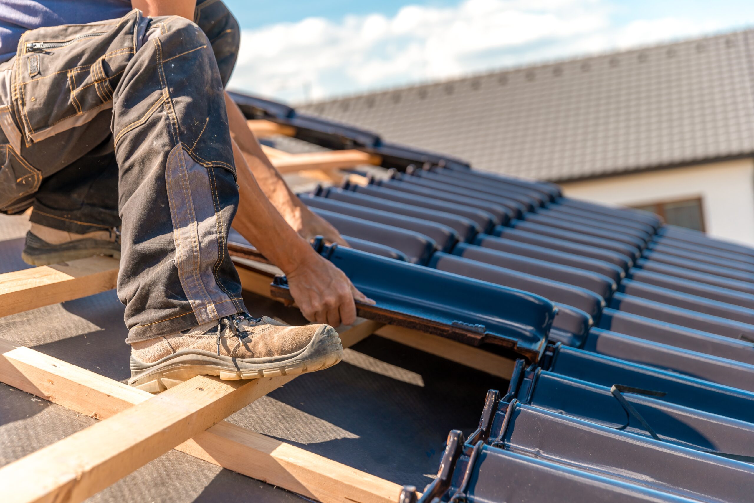 Ceramic tile on a wooden frame of new roof